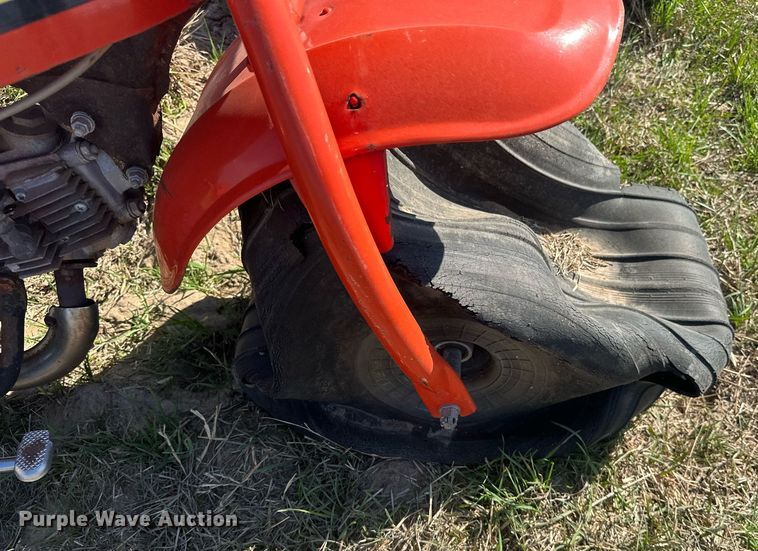 image for item EJ8352 (3) Honda three-wheeled ATVs