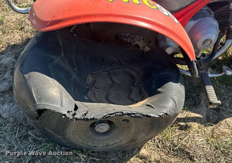 image for item EJ8352 (3) Honda three-wheeled ATVs