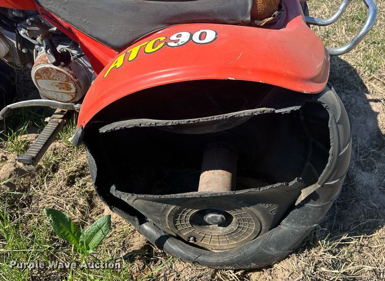 image for item EJ8352 (3) Honda three-wheeled ATVs