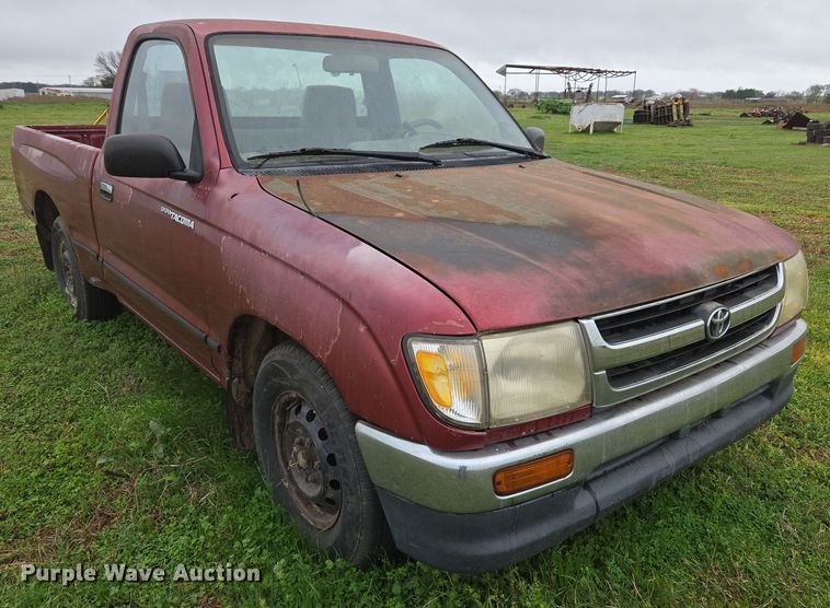 image for item EJ8388 1997 Toyota Tacoma pickup truck