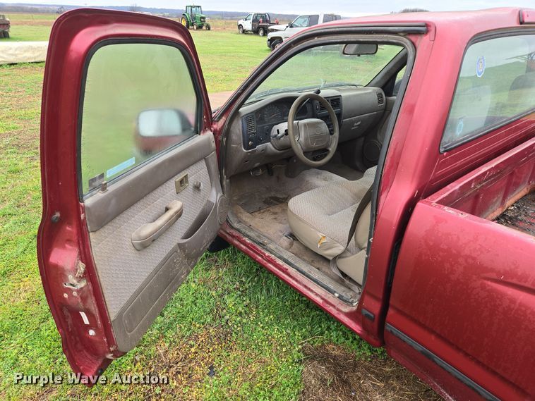 image for item EJ8388 1997 Toyota Tacoma pickup truck
