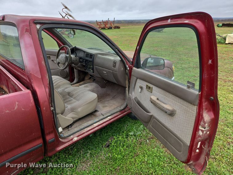 image for item EJ8388 1997 Toyota Tacoma pickup truck