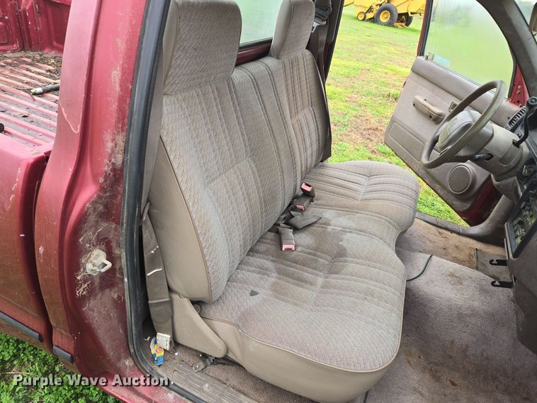 image for item EJ8388 1997 Toyota Tacoma pickup truck