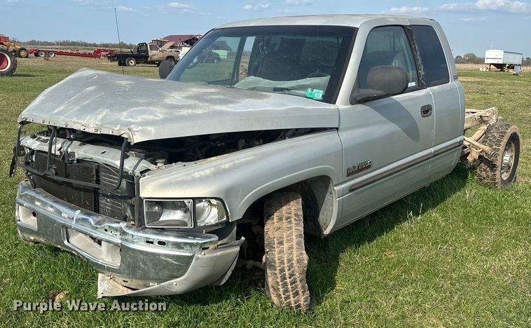 image for item EJ8395 1999 Dodge Ram 2500 pickup truck cab and chassis