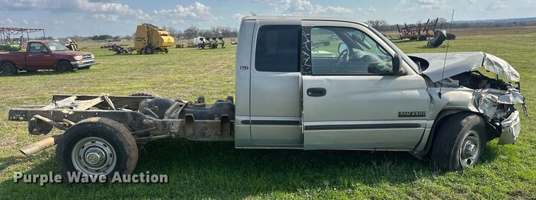 image for item EJ8395 1999 Dodge Ram 2500 pickup truck cab and chassis