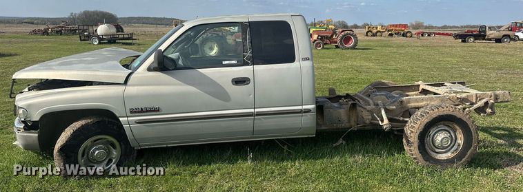 image for item EJ8395 1999 Dodge Ram 2500 pickup truck cab and chassis
