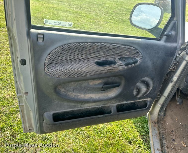 image for item EJ8395 1999 Dodge Ram 2500 pickup truck cab and chassis
