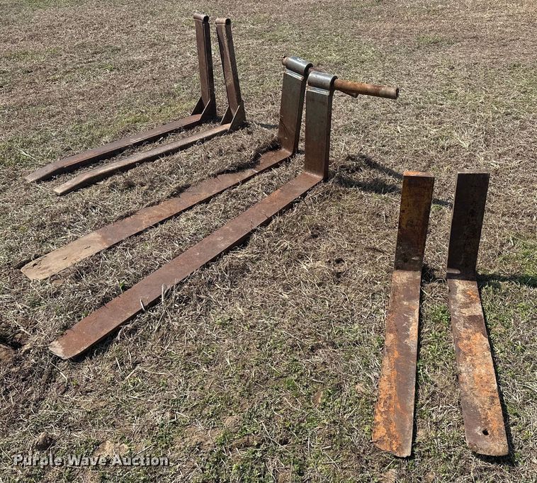 image for item EJ8449 (3) sets of forks