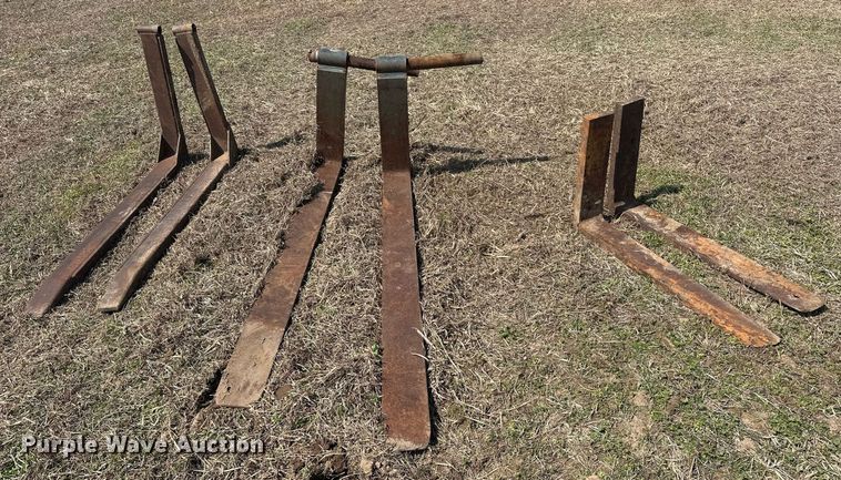 image for item EJ8449 (3) sets of forks