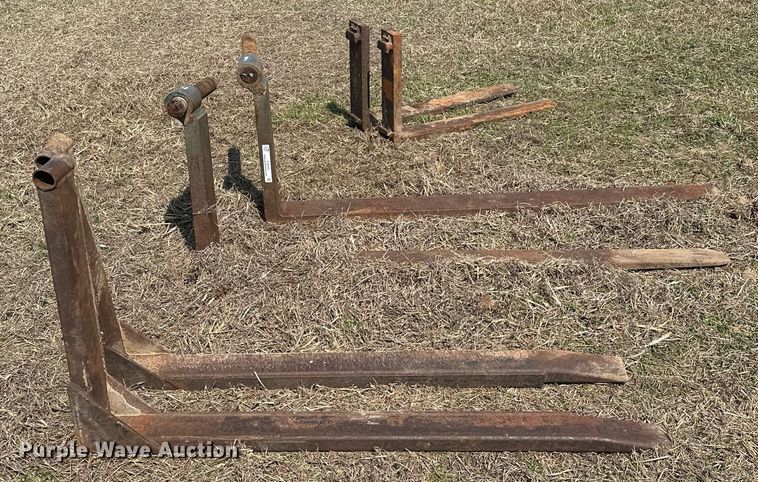 image for item EJ8449 (3) sets of forks