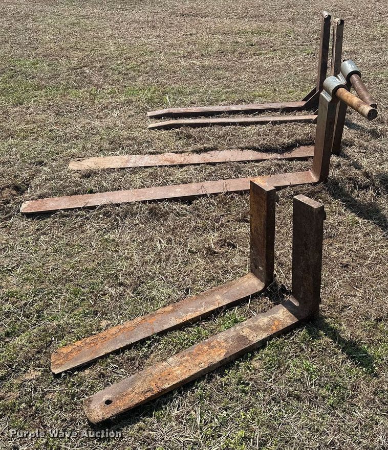 image for item EJ8449 (3) sets of forks