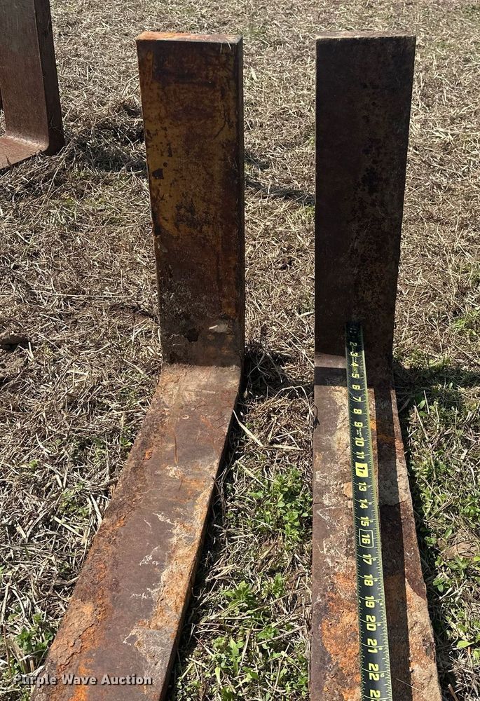 image for item EJ8449 (3) sets of forks