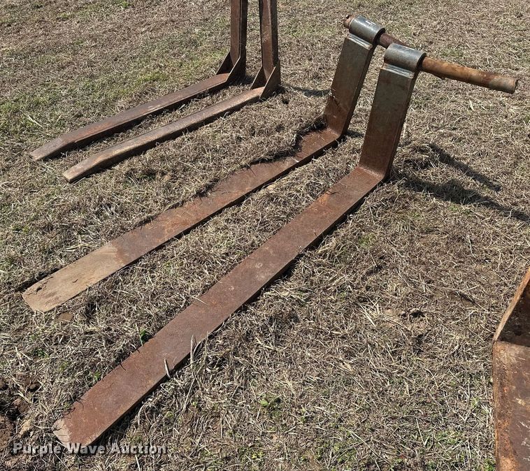 image for item EJ8449 (3) sets of forks