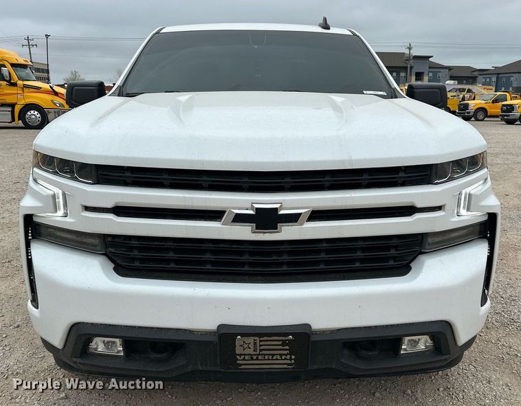 image for item EJ8452 2022 Chevrolet Silverado 1500 Crew Cab pickup truck