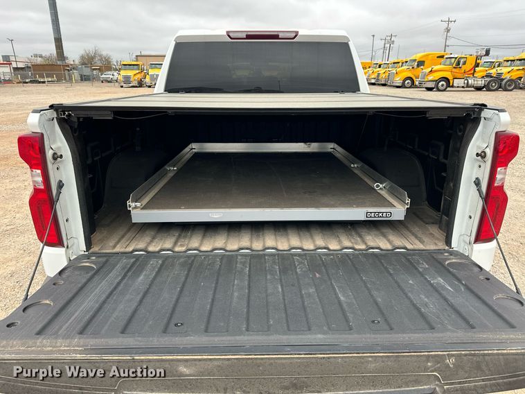 image for item EJ8452 2022 Chevrolet Silverado 1500 Crew Cab pickup truck