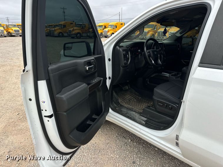 image for item EJ8452 2022 Chevrolet Silverado 1500 Crew Cab pickup truck