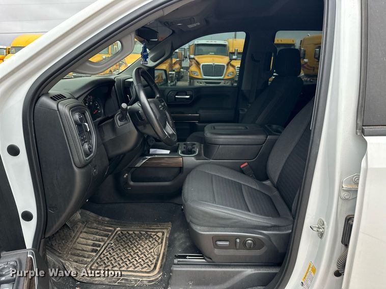 image for item EJ8452 2022 Chevrolet Silverado 1500 Crew Cab pickup truck