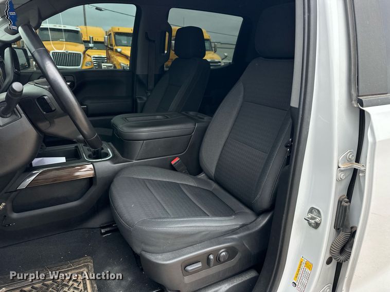 image for item EJ8452 2022 Chevrolet Silverado 1500 Crew Cab pickup truck