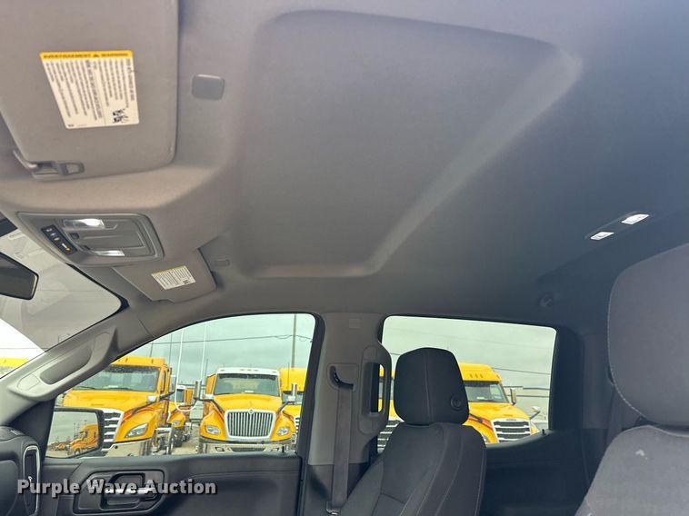 image for item EJ8452 2022 Chevrolet Silverado 1500 Crew Cab pickup truck