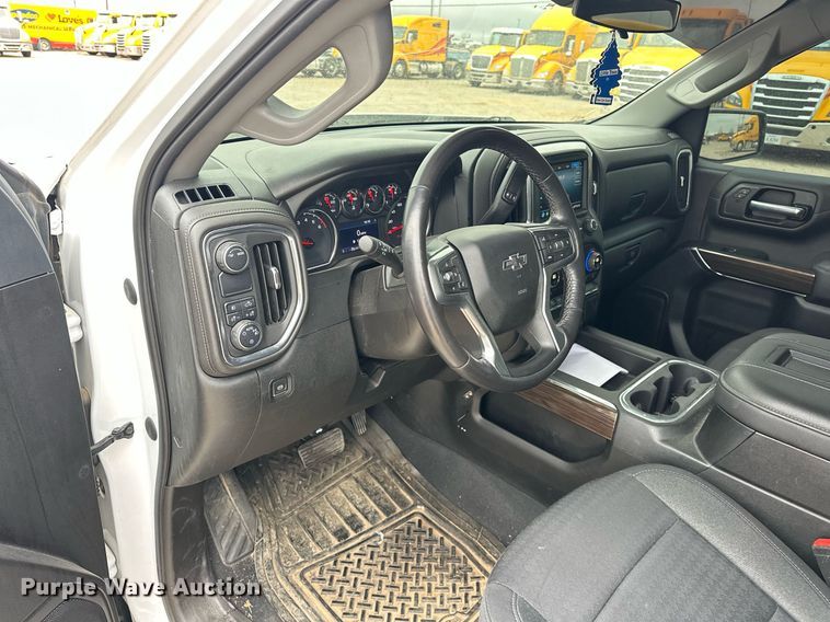 image for item EJ8452 2022 Chevrolet Silverado 1500 Crew Cab pickup truck