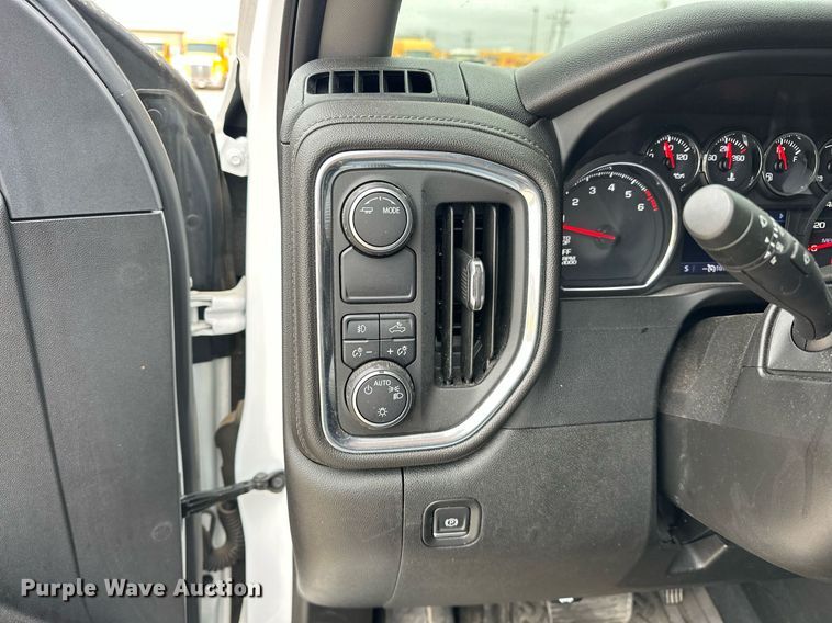 image for item EJ8452 2022 Chevrolet Silverado 1500 Crew Cab pickup truck