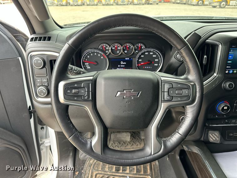 image for item EJ8452 2022 Chevrolet Silverado 1500 Crew Cab pickup truck