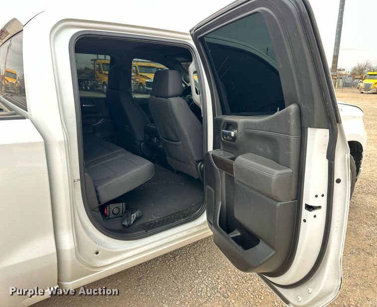 image for item EJ8452 2022 Chevrolet Silverado 1500 Crew Cab pickup truck