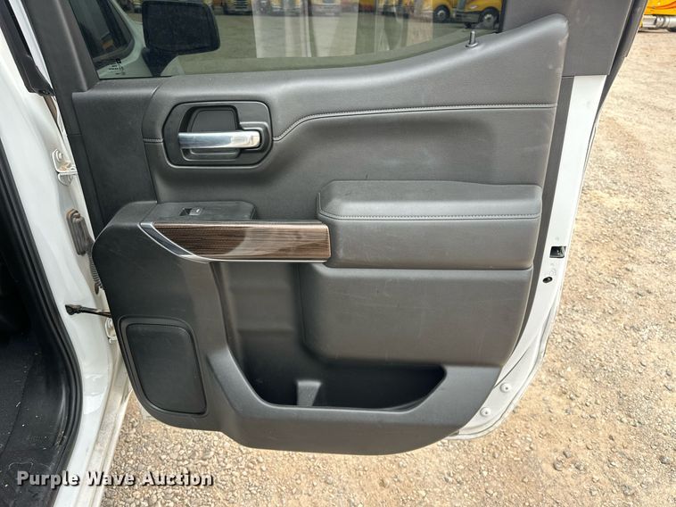 image for item EJ8452 2022 Chevrolet Silverado 1500 Crew Cab pickup truck