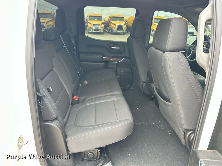 image for item EJ8452 2022 Chevrolet Silverado 1500 Crew Cab pickup truck