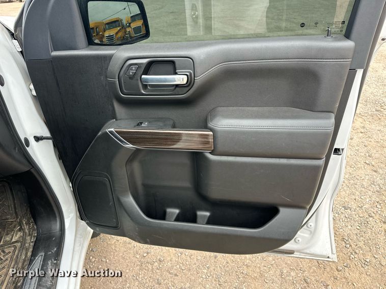 image for item EJ8452 2022 Chevrolet Silverado 1500 Crew Cab pickup truck