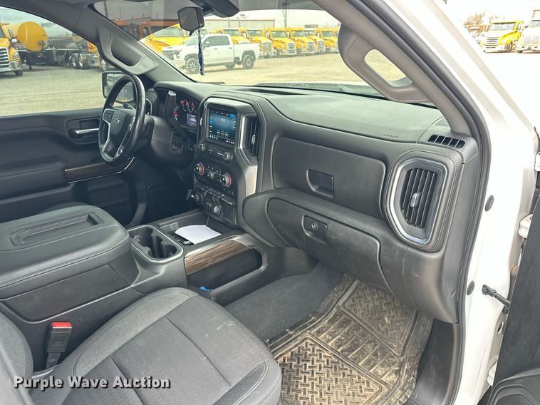 image for item EJ8452 2022 Chevrolet Silverado 1500 Crew Cab pickup truck