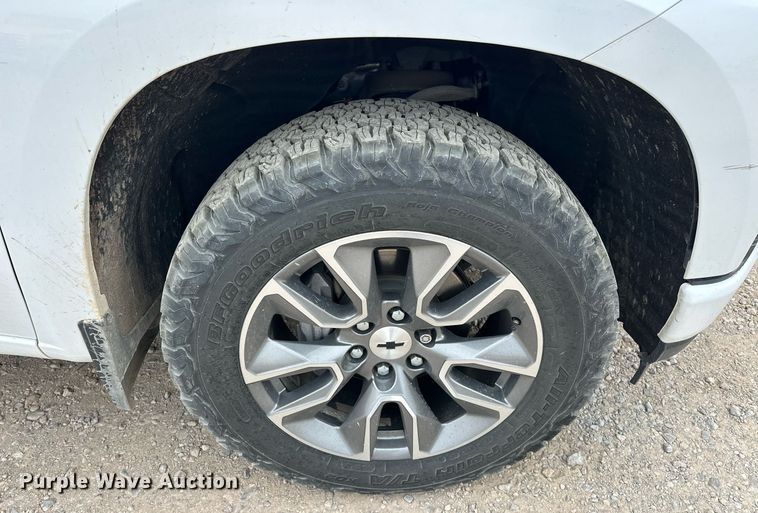 image for item EJ8452 2022 Chevrolet Silverado 1500 Crew Cab pickup truck