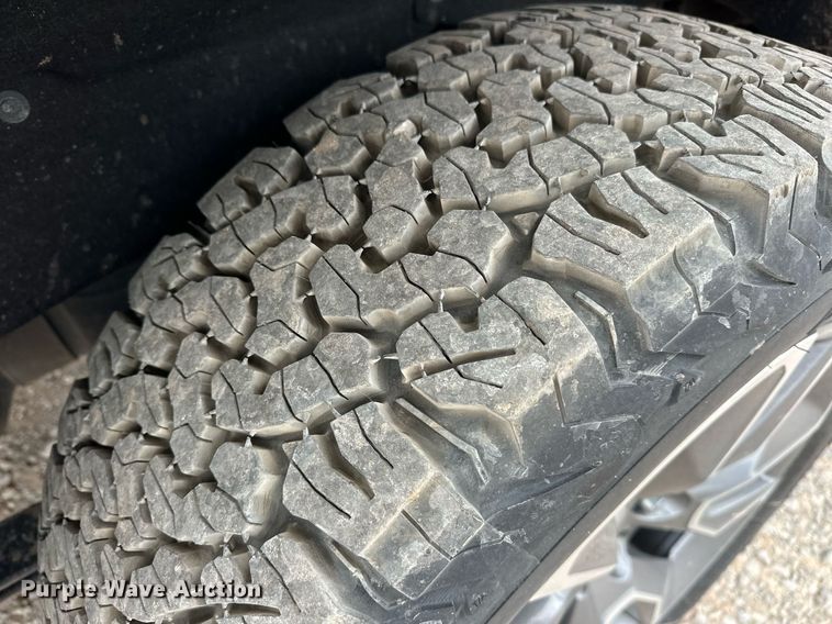 image for item EJ8452 2022 Chevrolet Silverado 1500 Crew Cab pickup truck