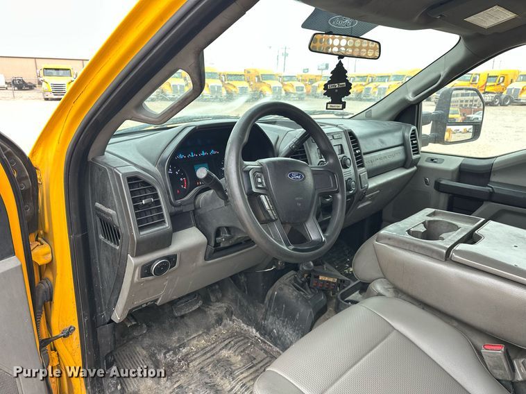 image for item EJ8456 2017 Ford F350 Super Duty XL utility bed pickup truck