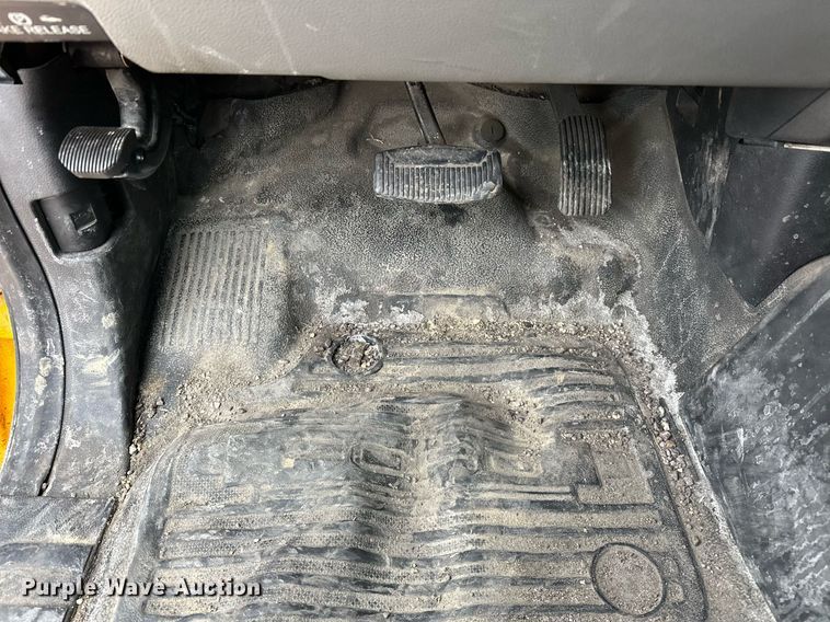 image for item EJ8456 2017 Ford F350 Super Duty XL utility bed pickup truck