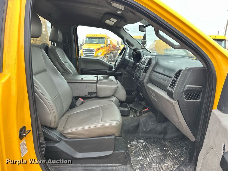 image for item EJ8456 2017 Ford F350 Super Duty XL utility bed pickup truck