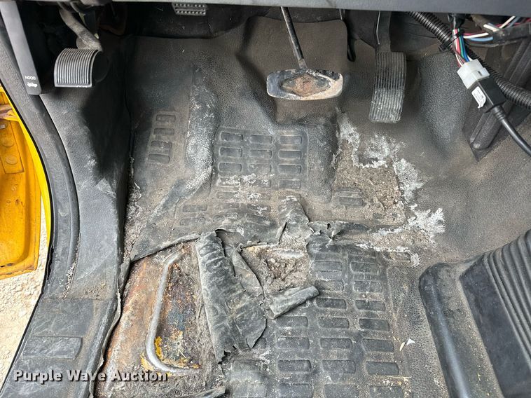 image for item EJ8460 2015 Ford F350 Super Duty XL utility bed pickup truck