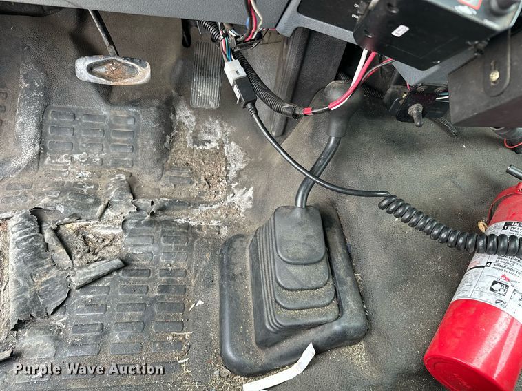 image for item EJ8460 2015 Ford F350 Super Duty XL utility bed pickup truck