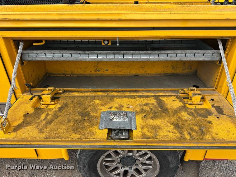 image for item EJ8461 2017 Ford F350 Super Duty XL utility bed pickup truck