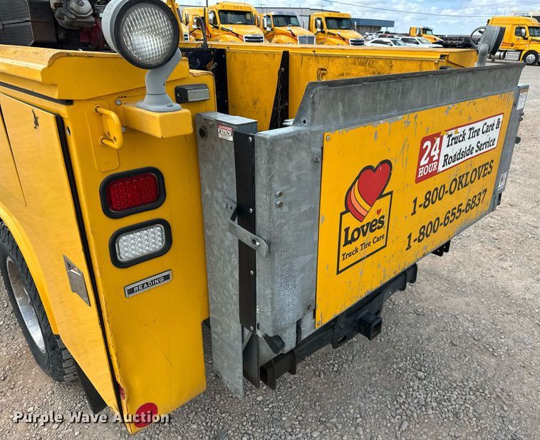 image for item EJ8461 2017 Ford F350 Super Duty XL utility bed pickup truck