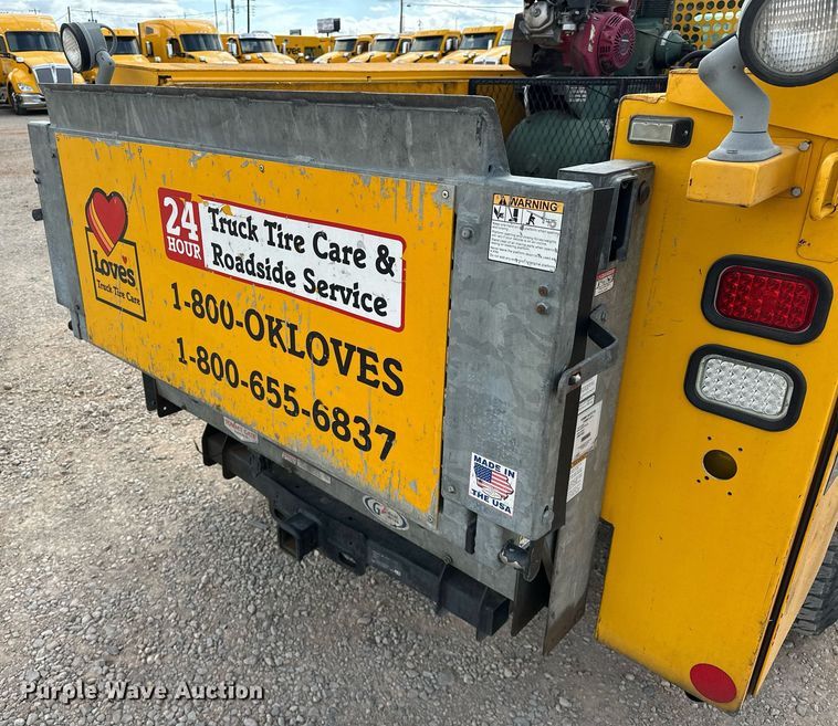 image for item EJ8461 2017 Ford F350 Super Duty XL utility bed pickup truck