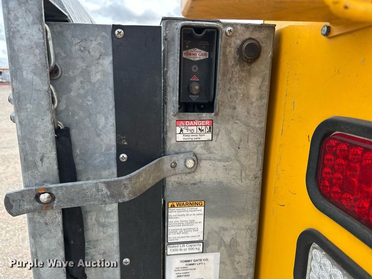 image for item EJ8461 2017 Ford F350 Super Duty XL utility bed pickup truck