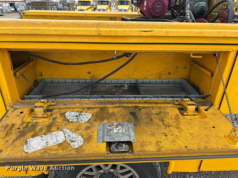 image for item EJ8461 2017 Ford F350 Super Duty XL utility bed pickup truck