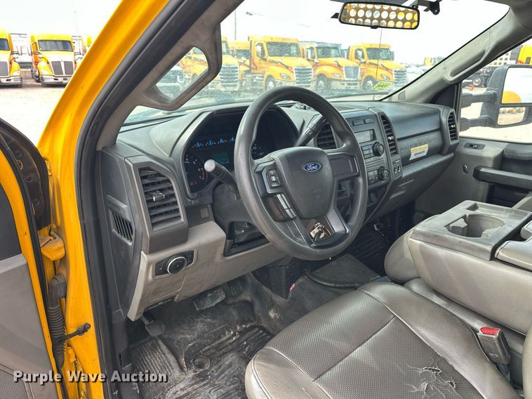 image for item EJ8461 2017 Ford F350 Super Duty XL utility bed pickup truck