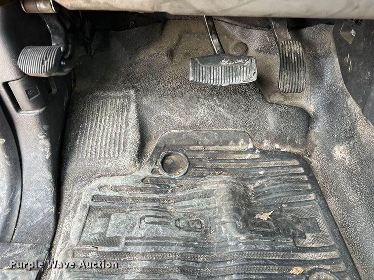 image for item EJ8461 2017 Ford F350 Super Duty XL utility bed pickup truck