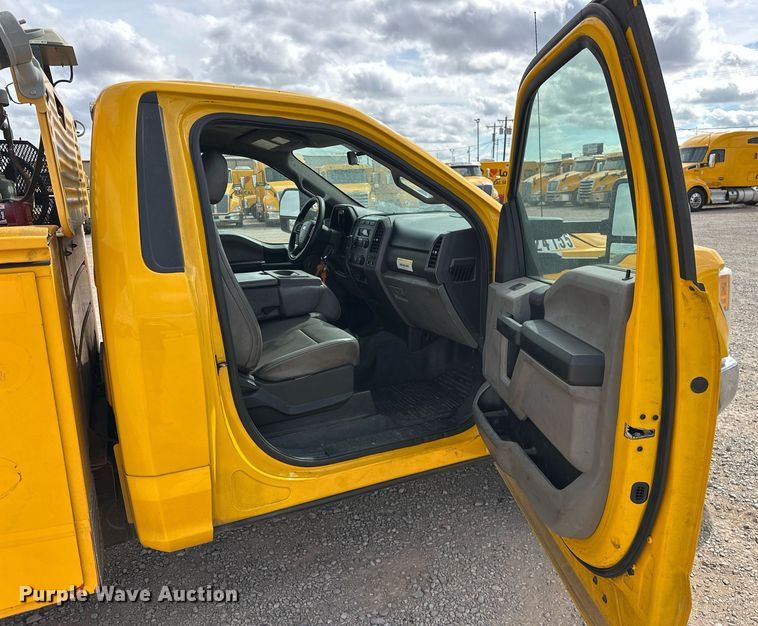 image for item EJ8461 2017 Ford F350 Super Duty XL utility bed pickup truck