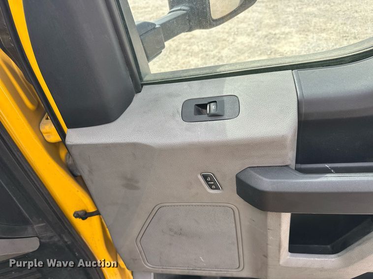 image for item EJ8461 2017 Ford F350 Super Duty XL utility bed pickup truck