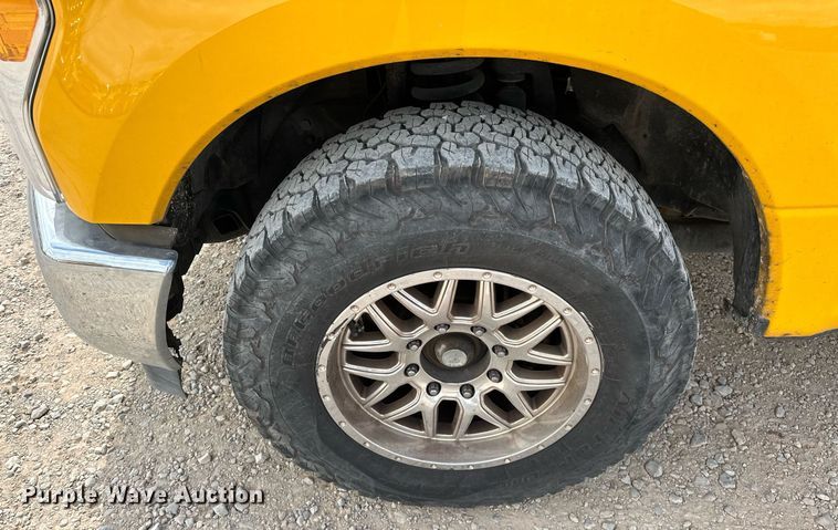 image for item EJ8461 2017 Ford F350 Super Duty XL utility bed pickup truck