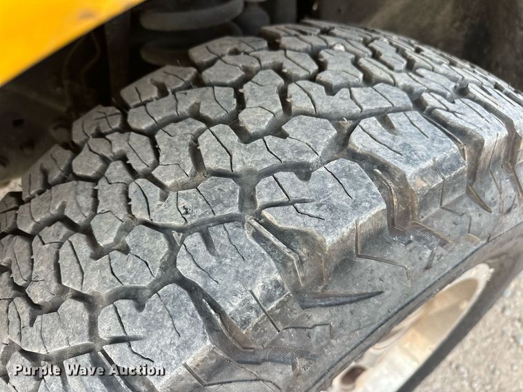 image for item EJ8461 2017 Ford F350 Super Duty XL utility bed pickup truck