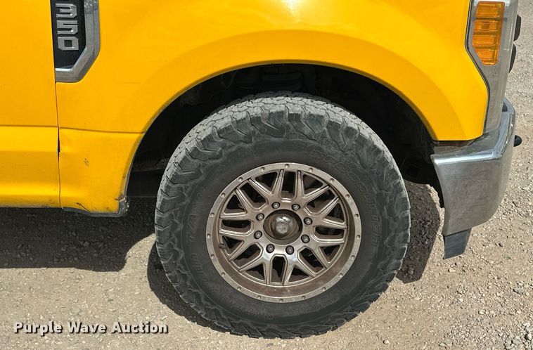 image for item EJ8461 2017 Ford F350 Super Duty XL utility bed pickup truck